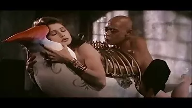 એક માસ્કમાં પરિપક્વ મમ્મી તેના પુત્રને વાહિયાત કરે છે અને નીચે ન આવી સેકસી વીડીયો મુવીસ શકે